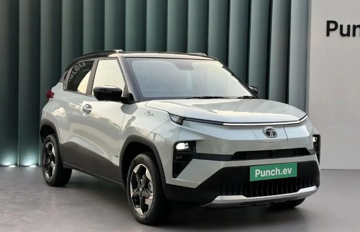 Tata punch ev facelift debut 2026
